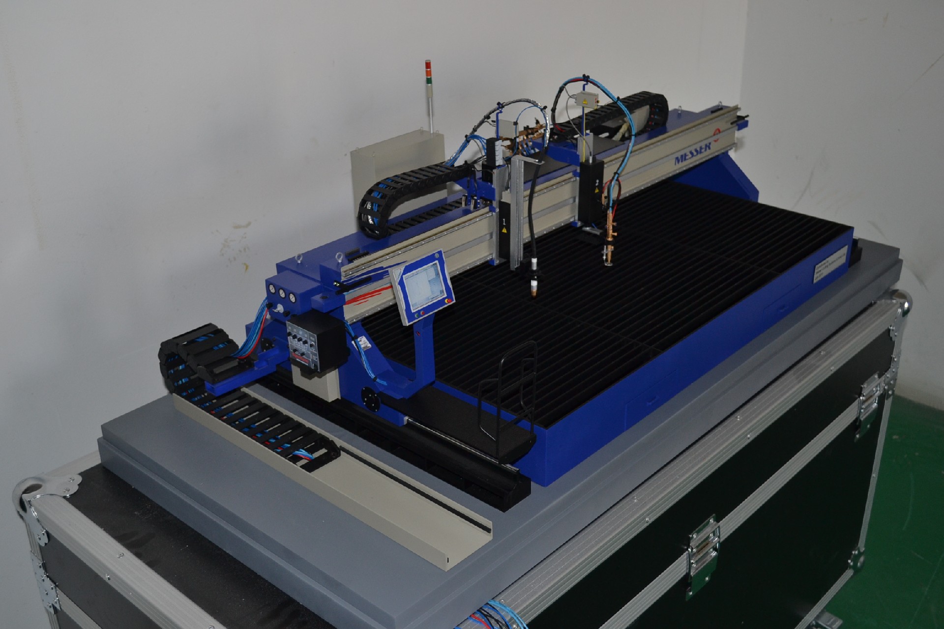 梅塞尔切割机.jpg