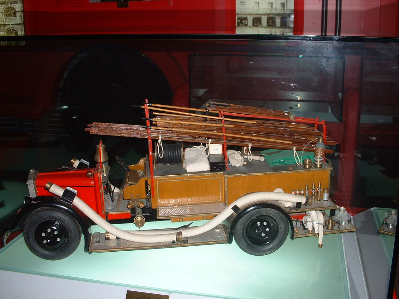 老式消防车1.jpg